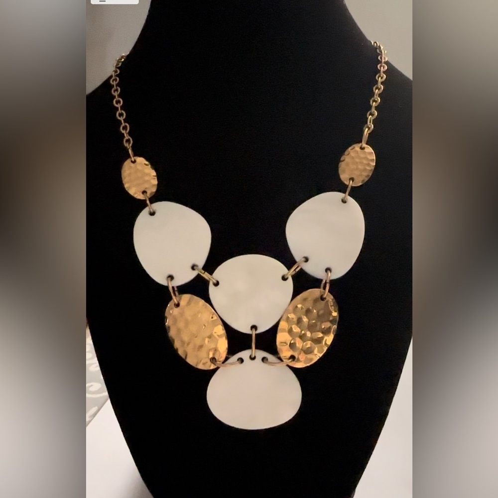Avon Necklace - Picture 1 of 4